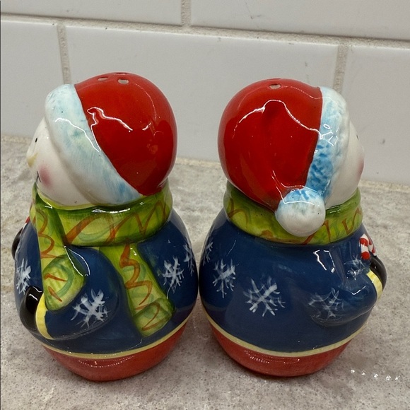 Snowman Salt and Pepper Shakers for Holiday Christmas - Picture 3 of 6